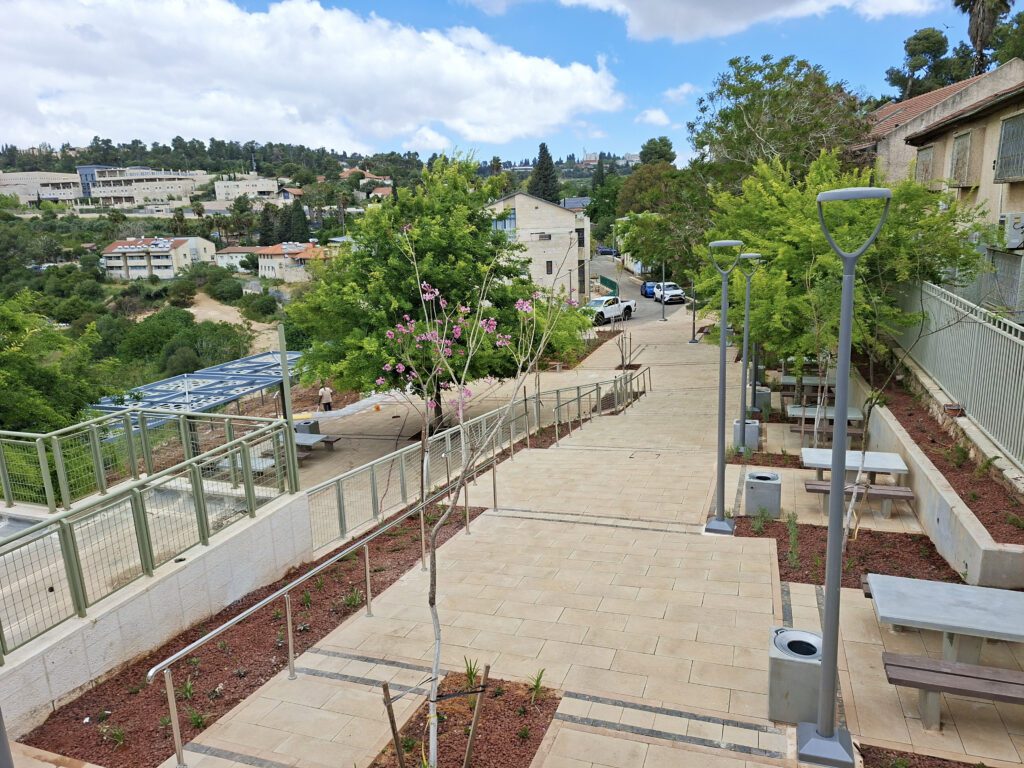 אודיטוריום בית הלן - מבט מגג האודיטוריום